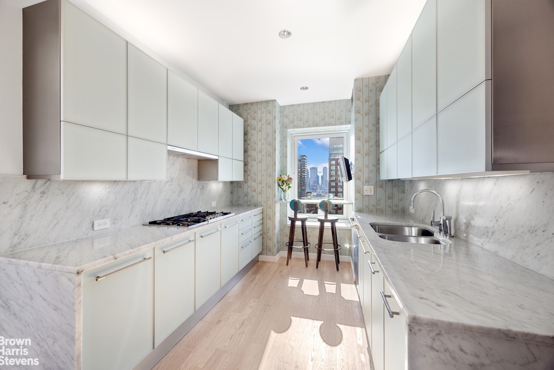 310 E 53RD Street 25A