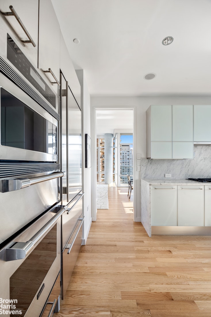 310 E 53RD Street 25A