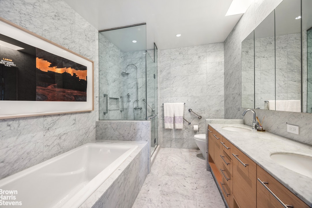 310 E 53RD Street 25A