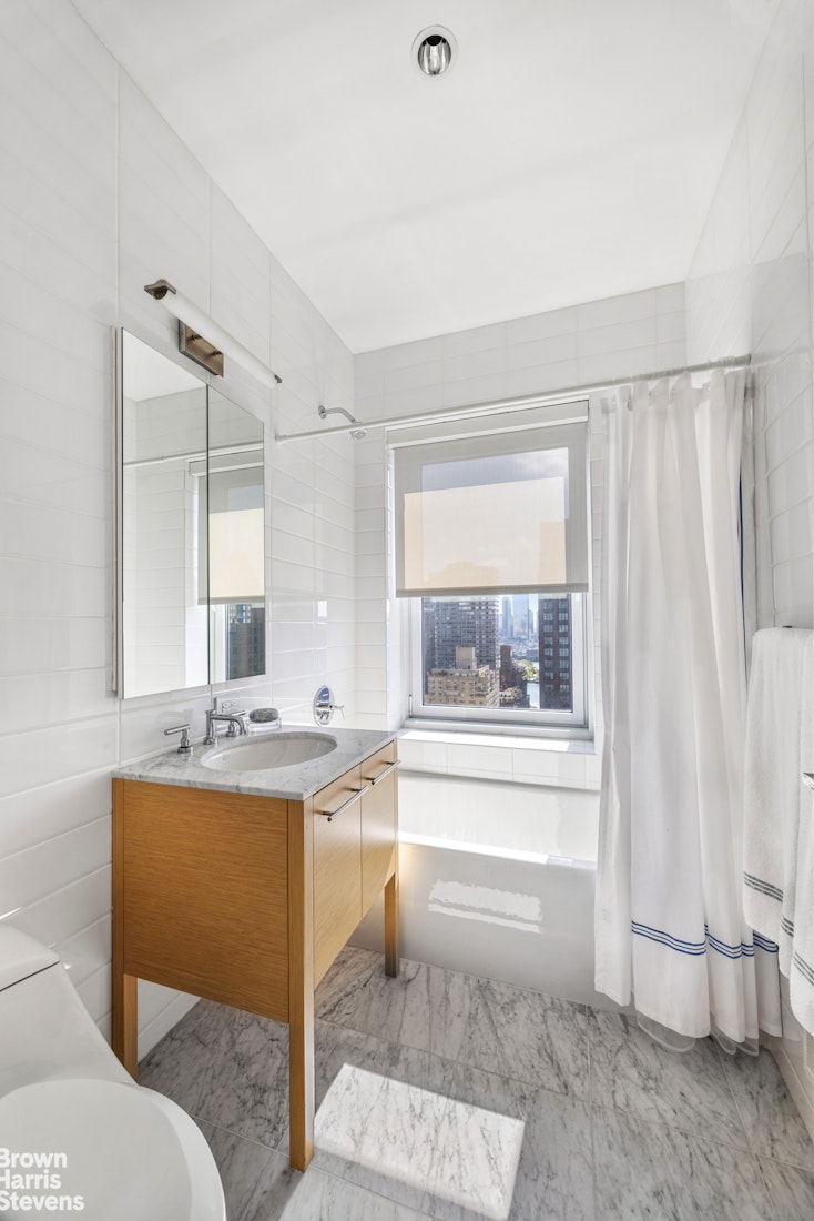 310 E 53RD Street 25A