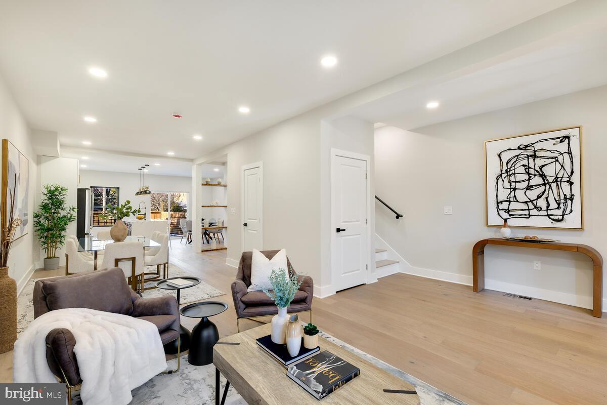 21 16th St SE