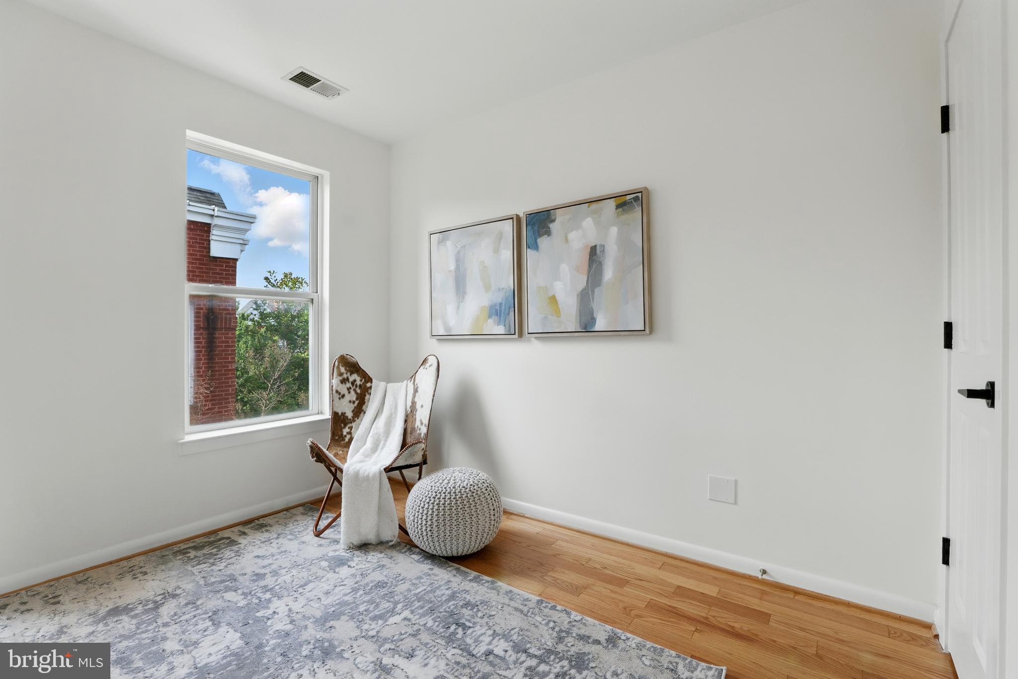 2127 12th Pl NW