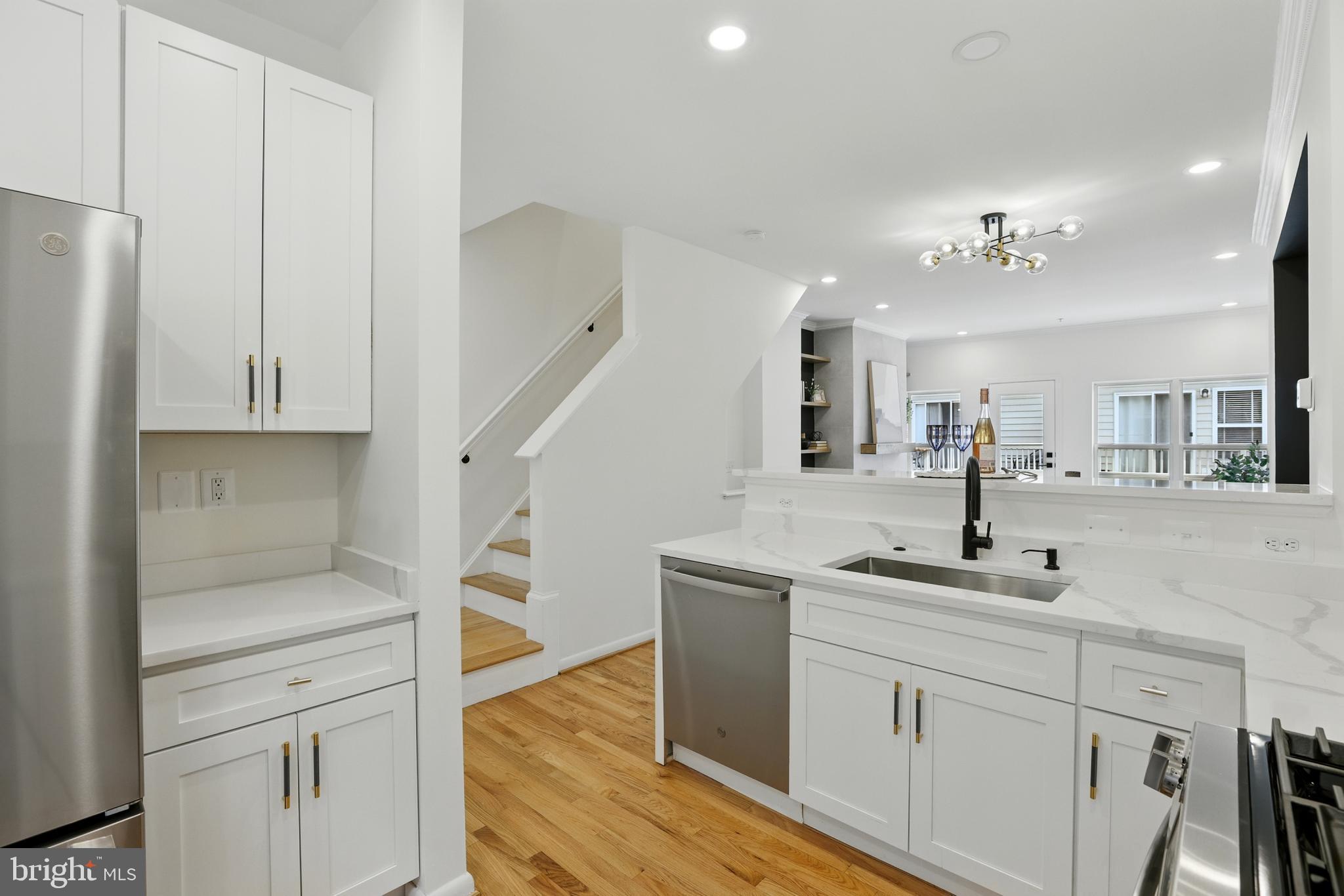 2127 12th Pl NW