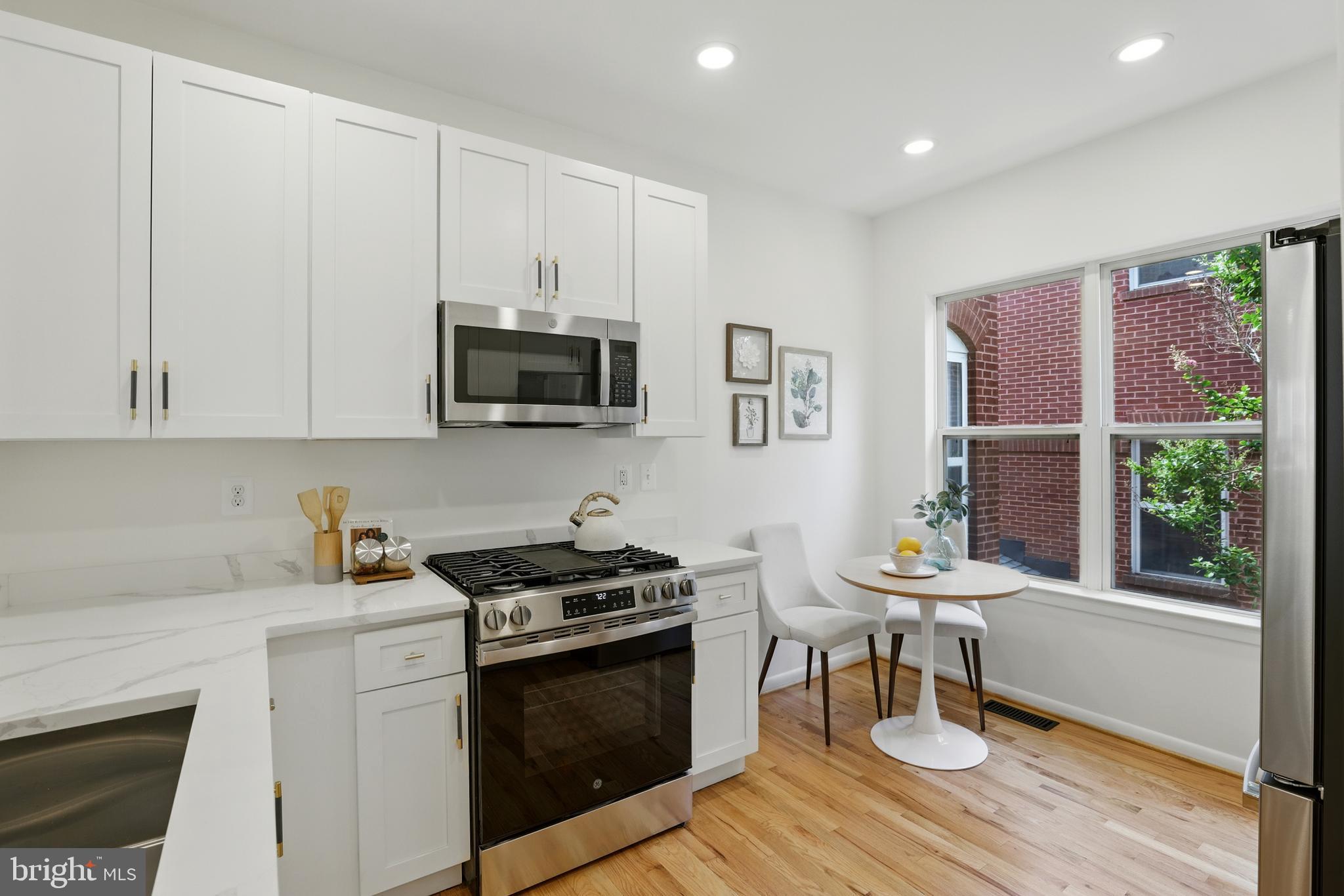 2127 12th Pl NW