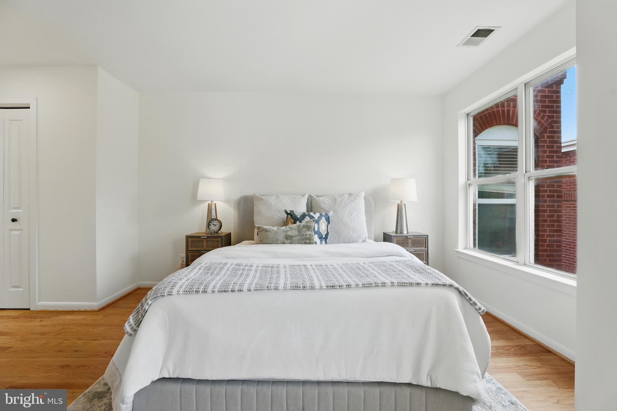 2127 12th Pl NW
