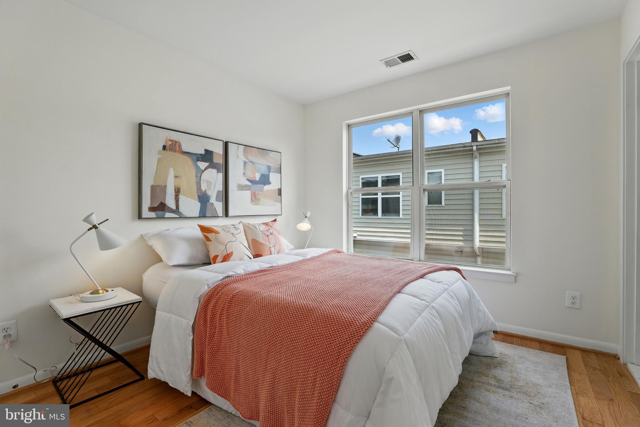 2127 12th Pl NW
