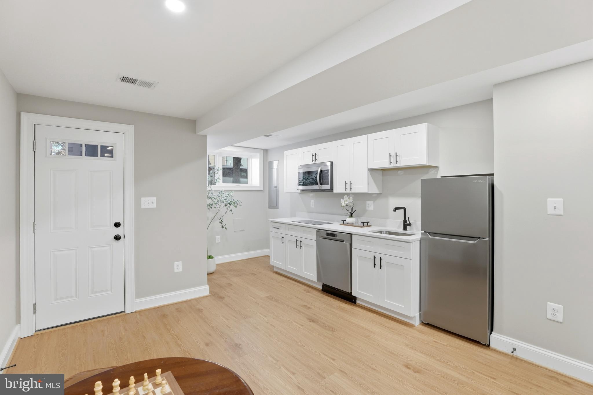 910 WESTMINSTER STREET NW