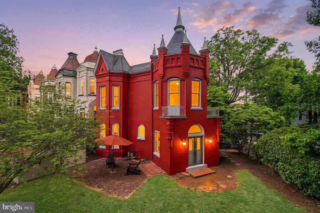 801 MASSACHUSETTS AVENUE NE