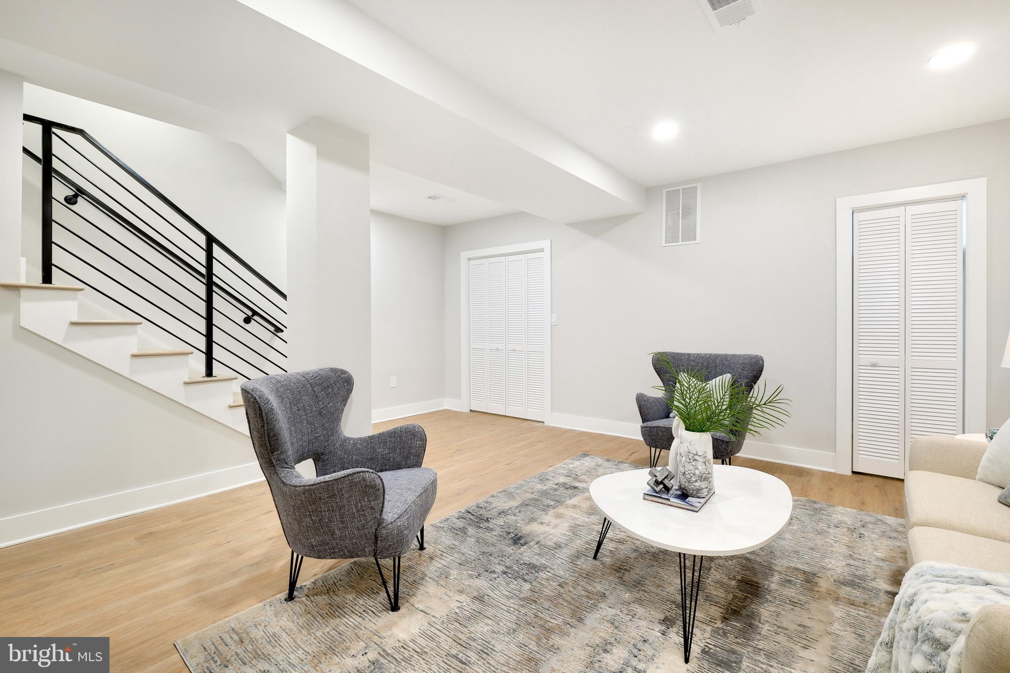 21 16TH STREET SE