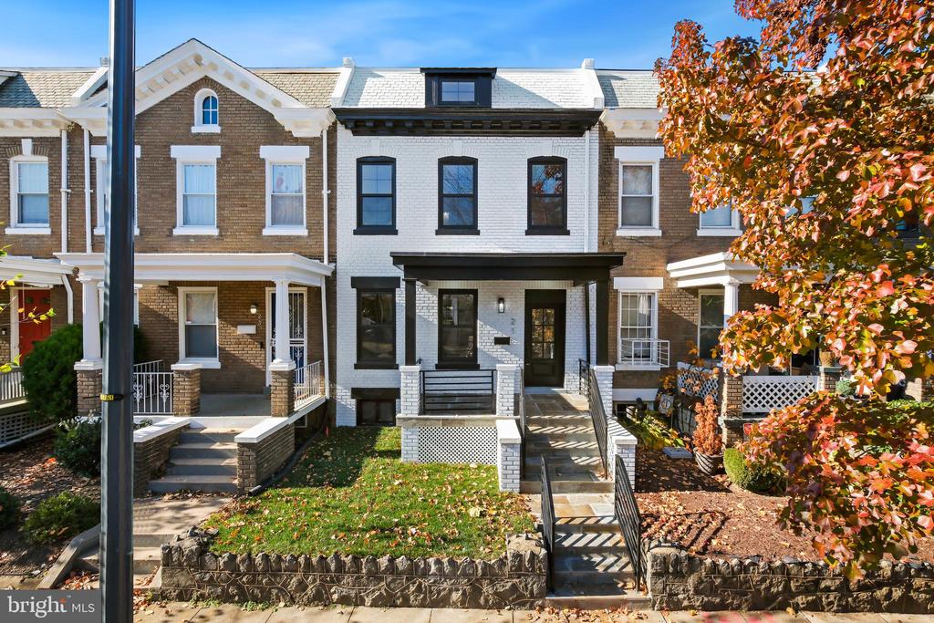21 16TH STREET SE