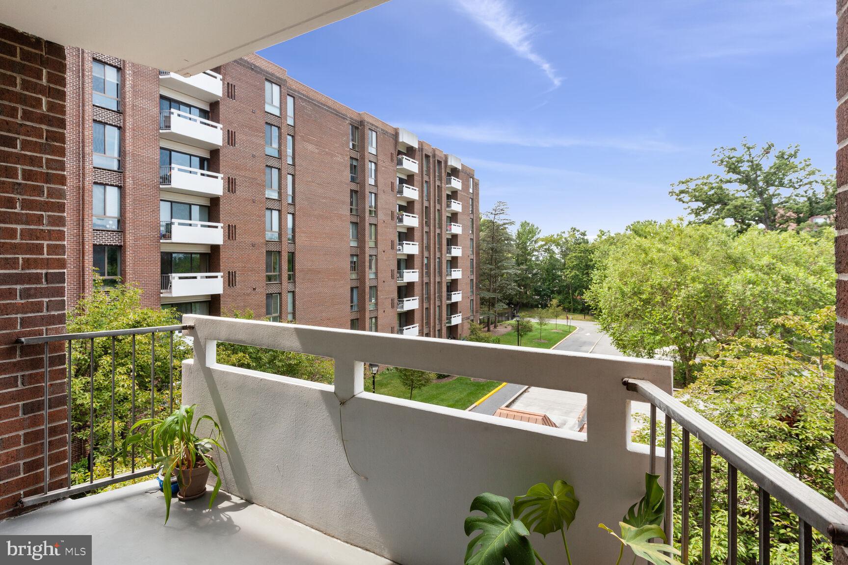 7 Slade Ave #405