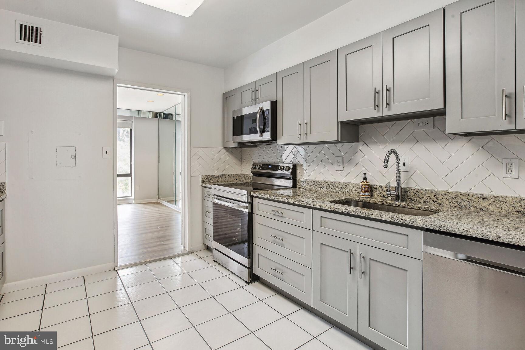 7 Slade Ave #405
