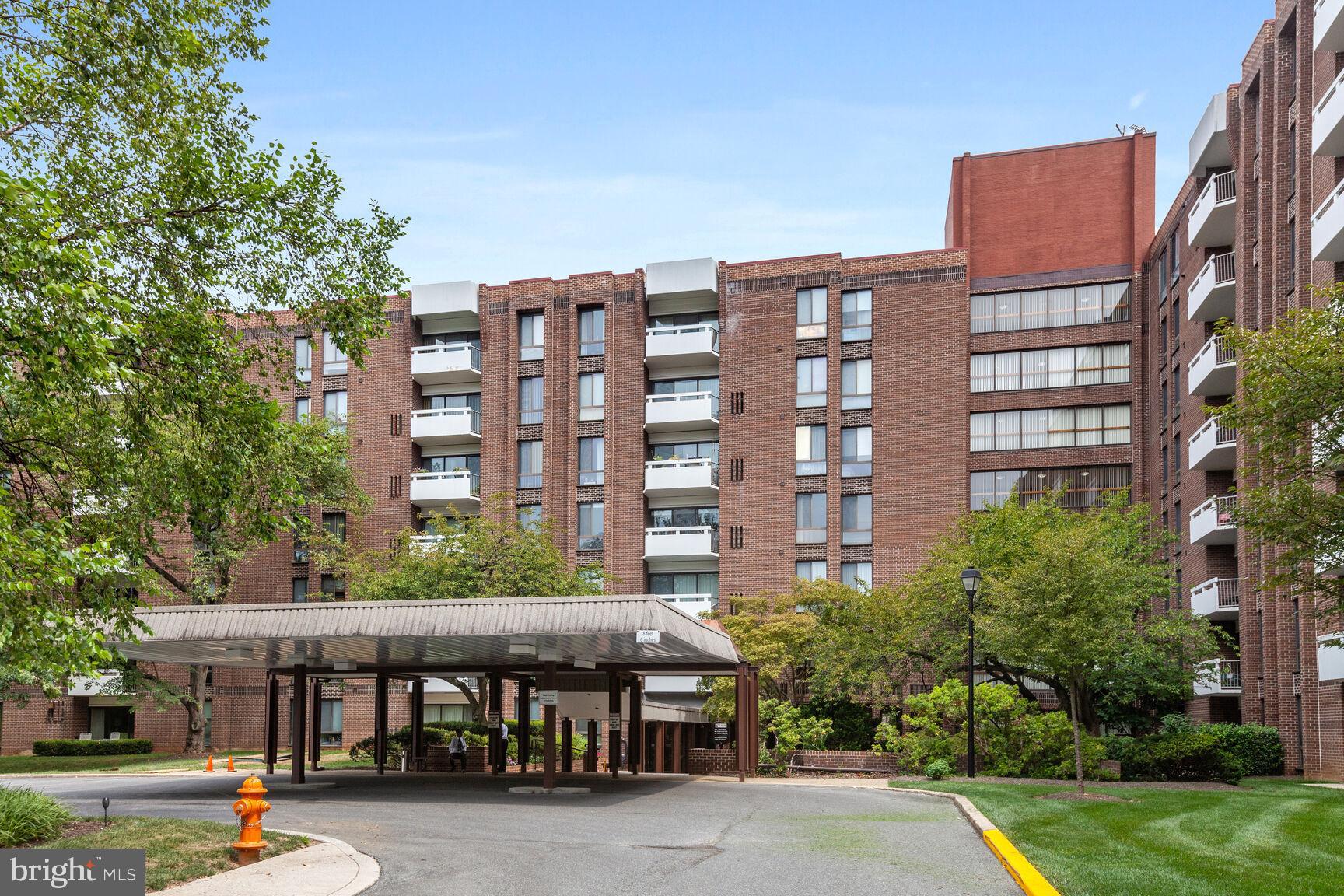 7 Slade Ave #405