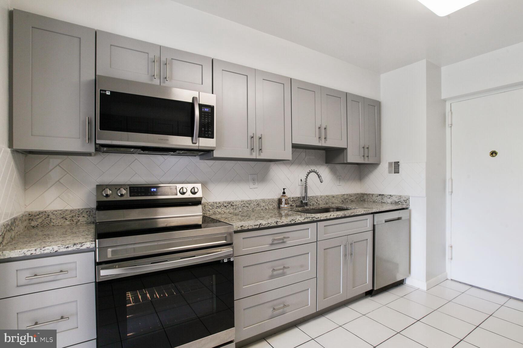 7 Slade Ave #405
