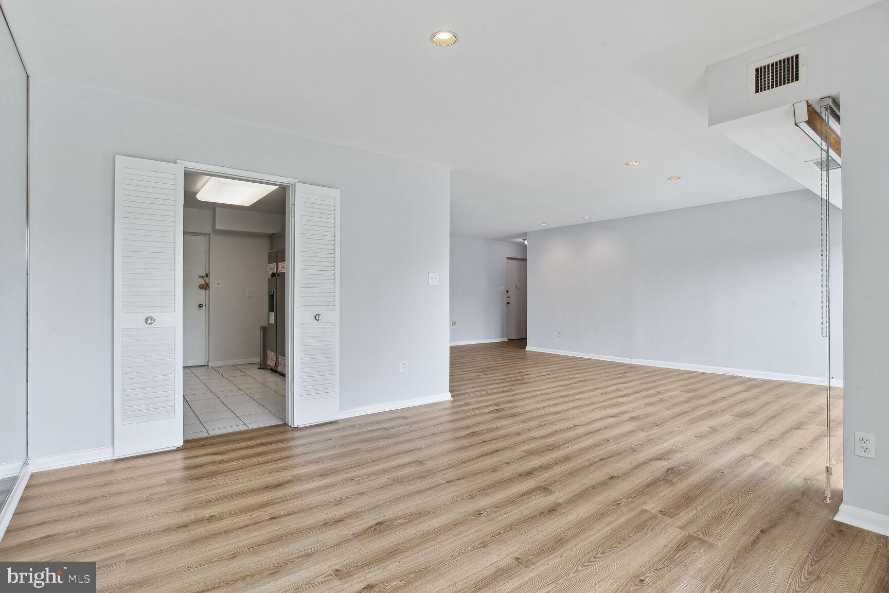 7 Slade Ave #405