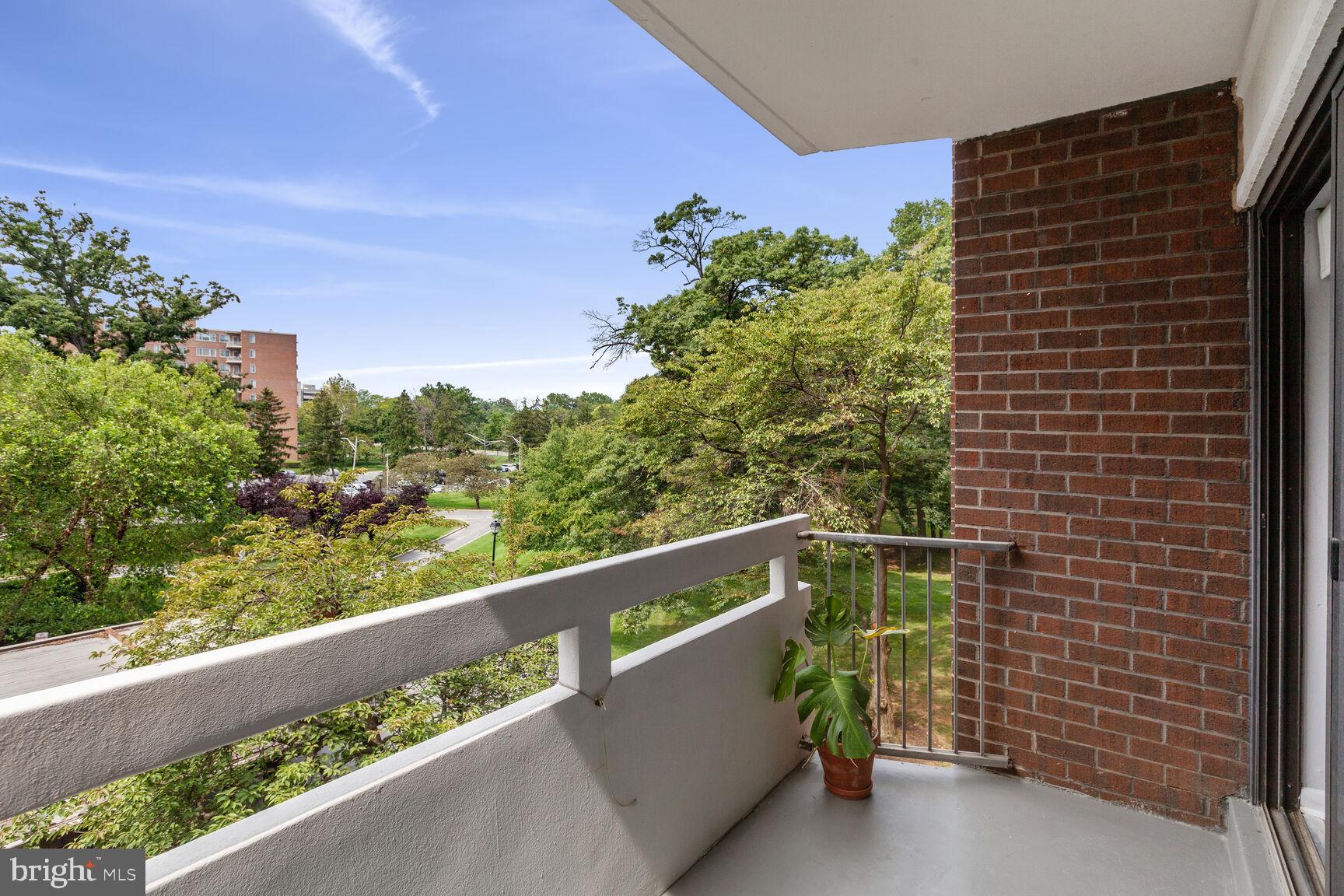 7 Slade Ave #405