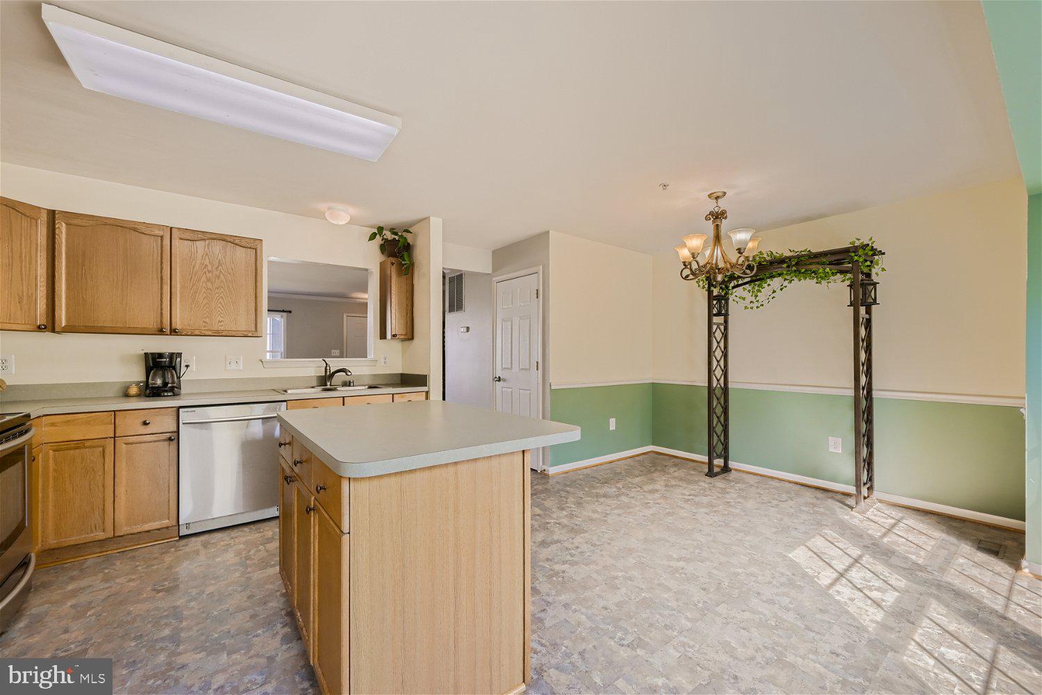 2036 Rosecrans Ct