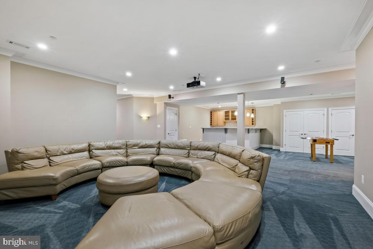 11800 Greenleaf Ave