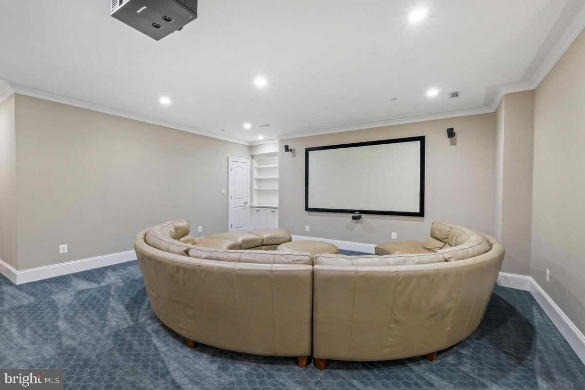11800 Greenleaf Ave