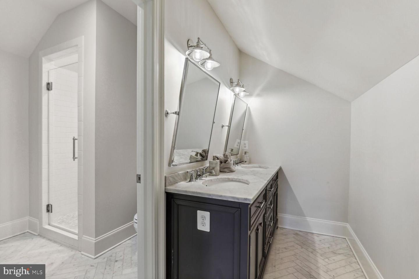 5609 Wilson Ln