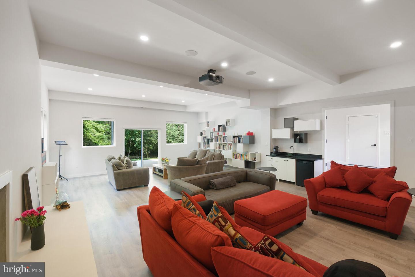6107 Neilwood Dr
