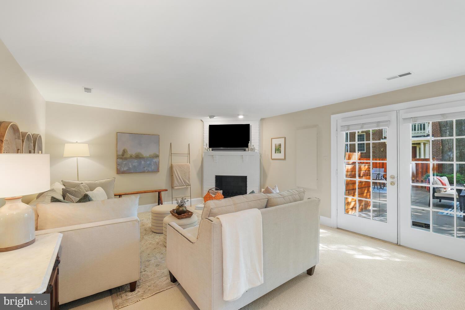 9942 Foxborough Cir