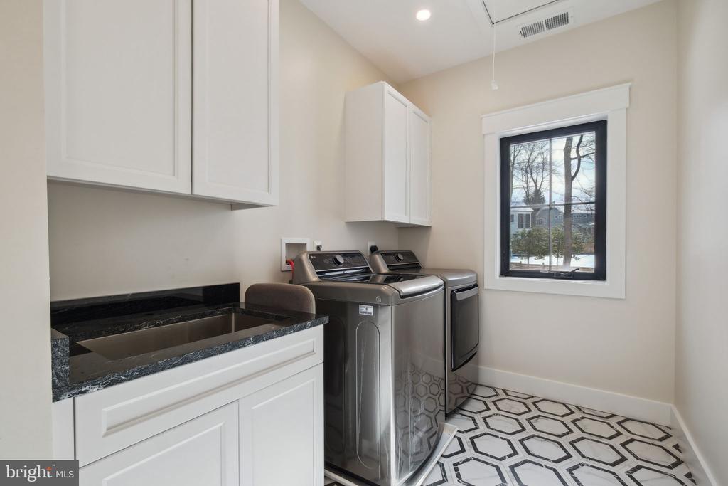 11624 Danville Dr