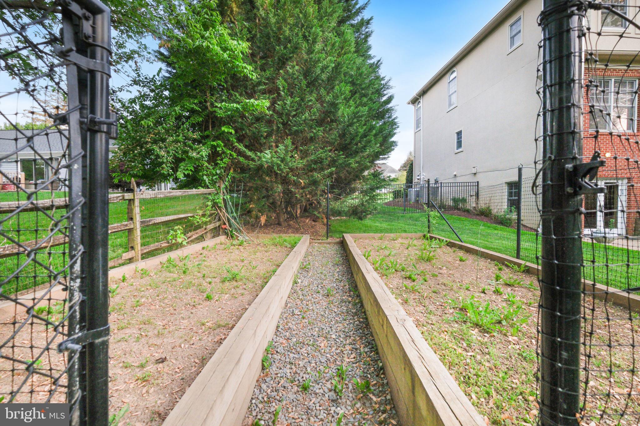 11724 Gainsborough Rd