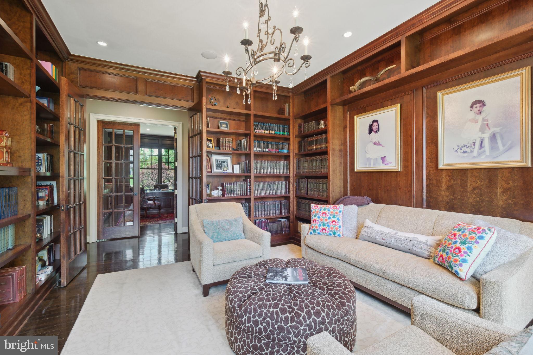 11724 Gainsborough Rd