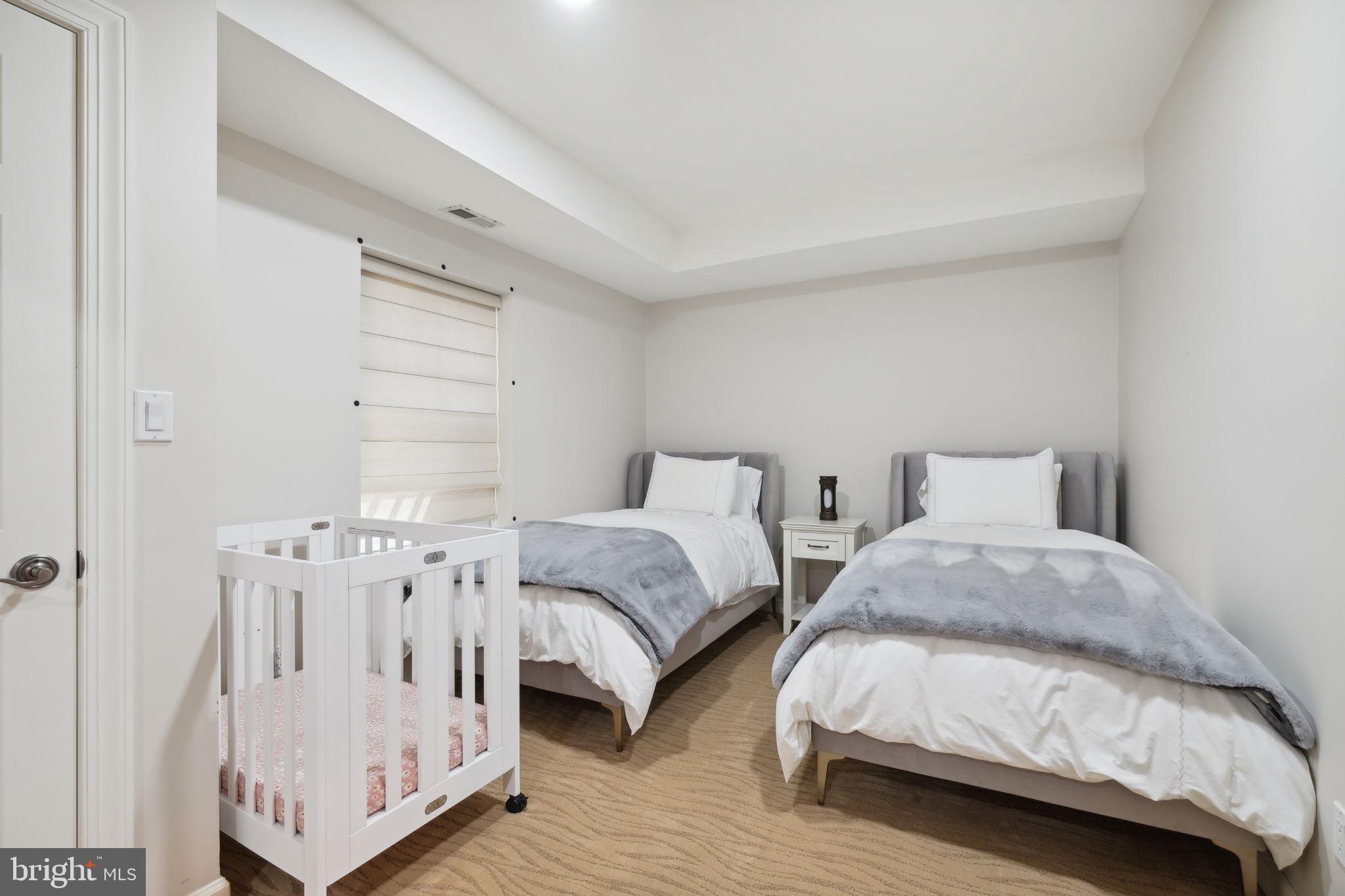 11724 Gainsborough Rd