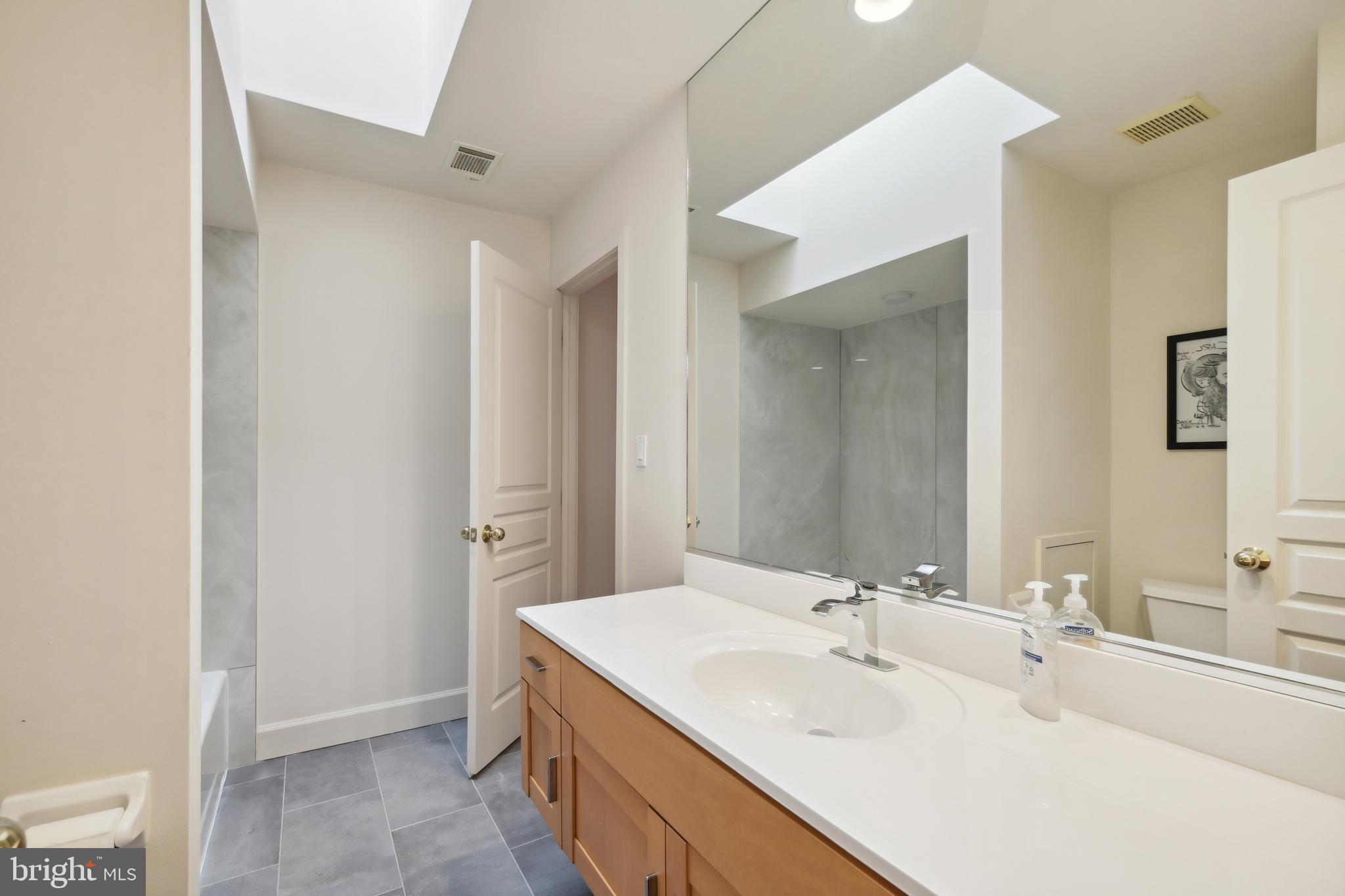 7005 Natelli Woods Ln