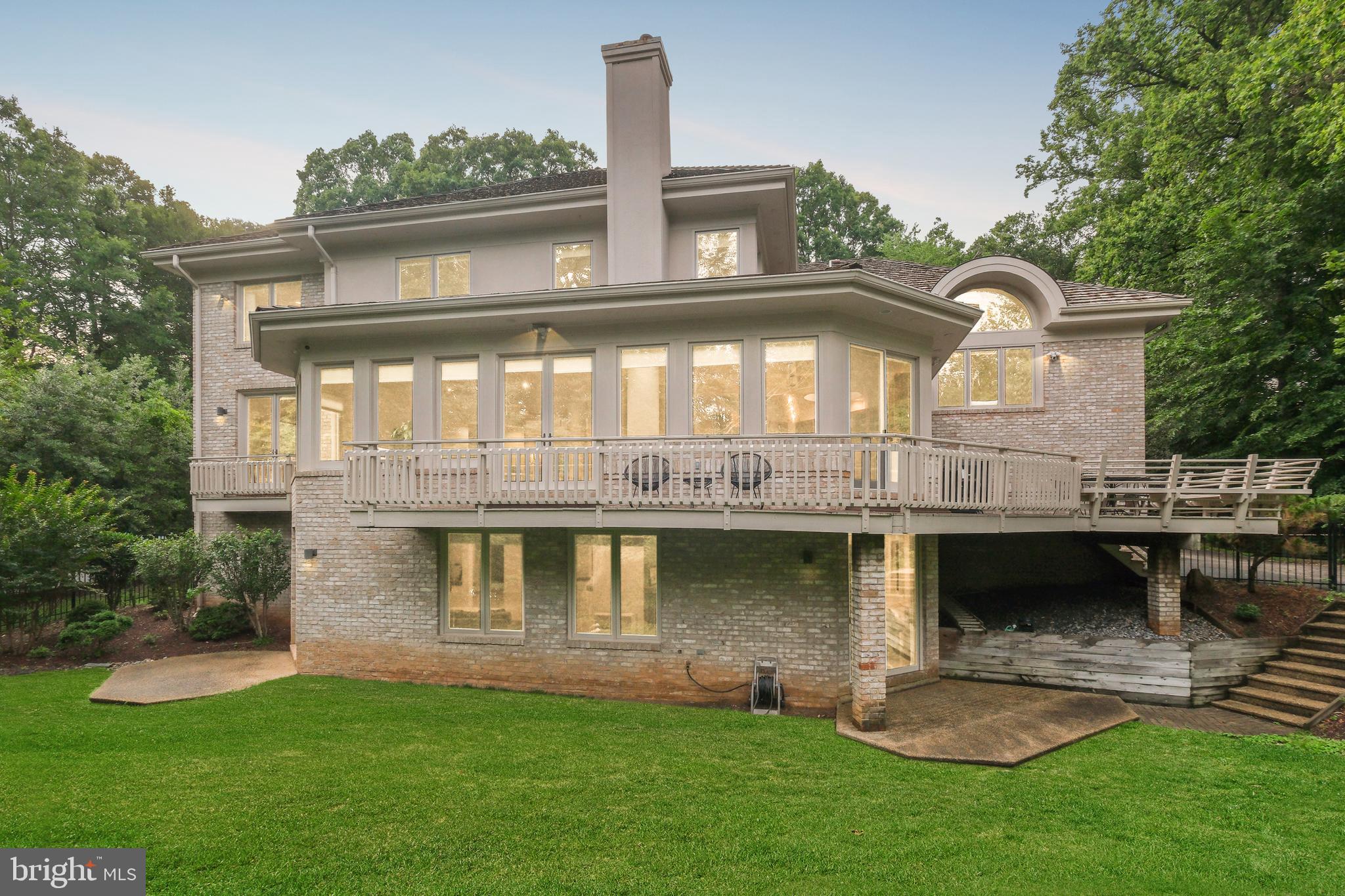 7005 Natelli Woods Ln