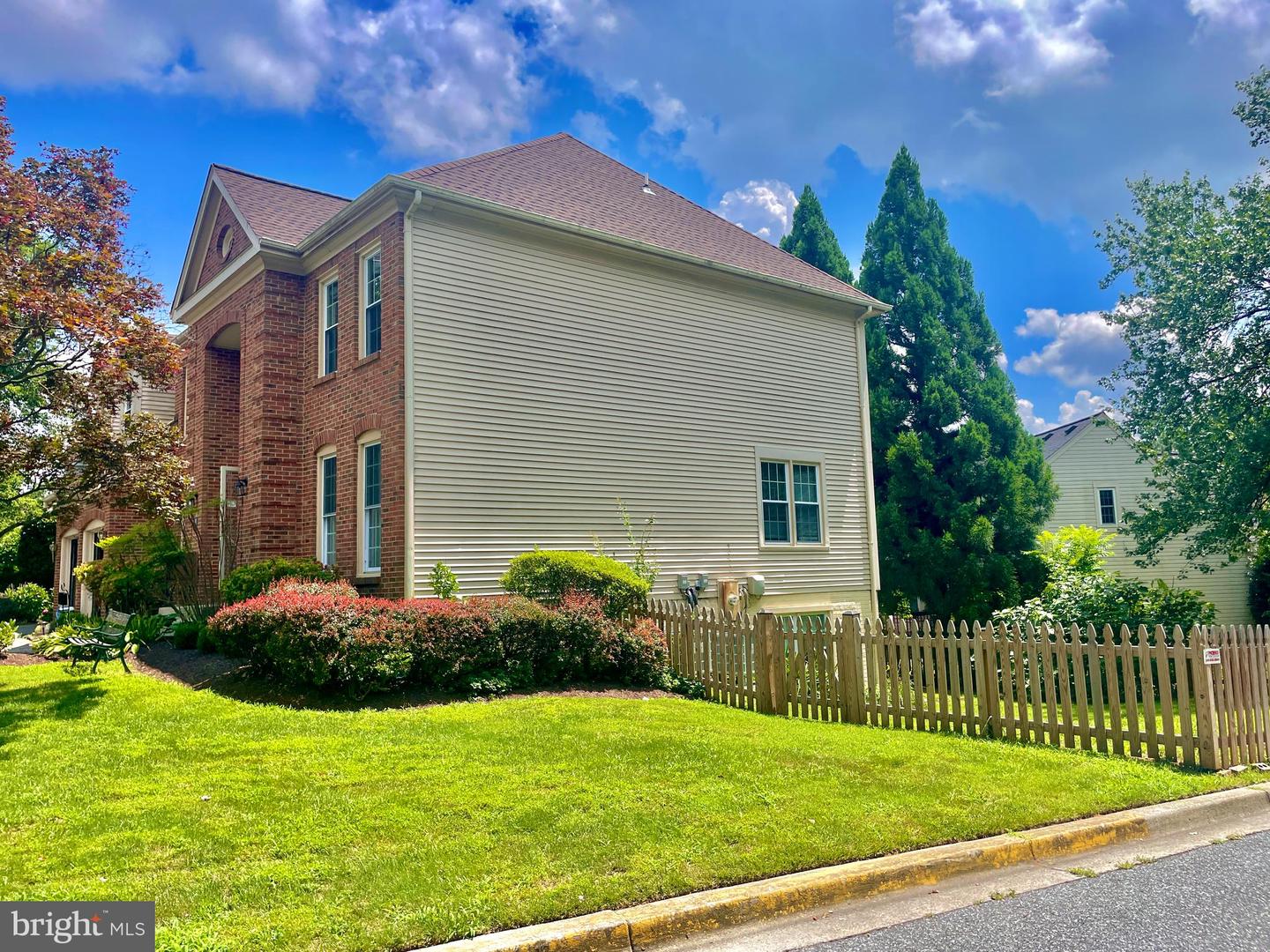 12 Leatherleaf Ct