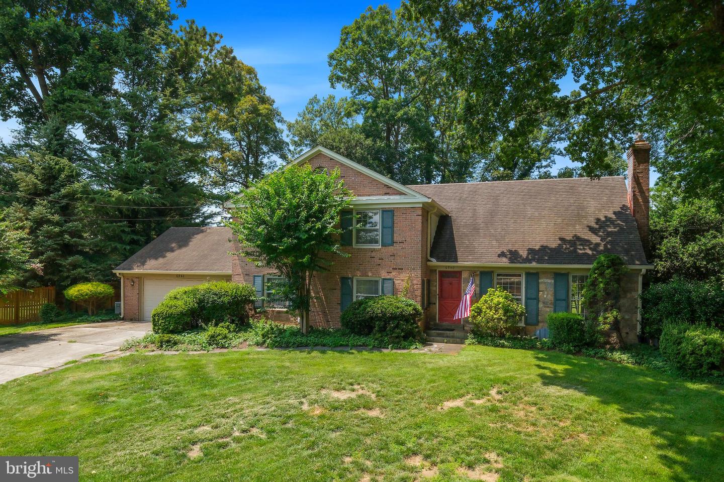 6940 Race Horse Ln