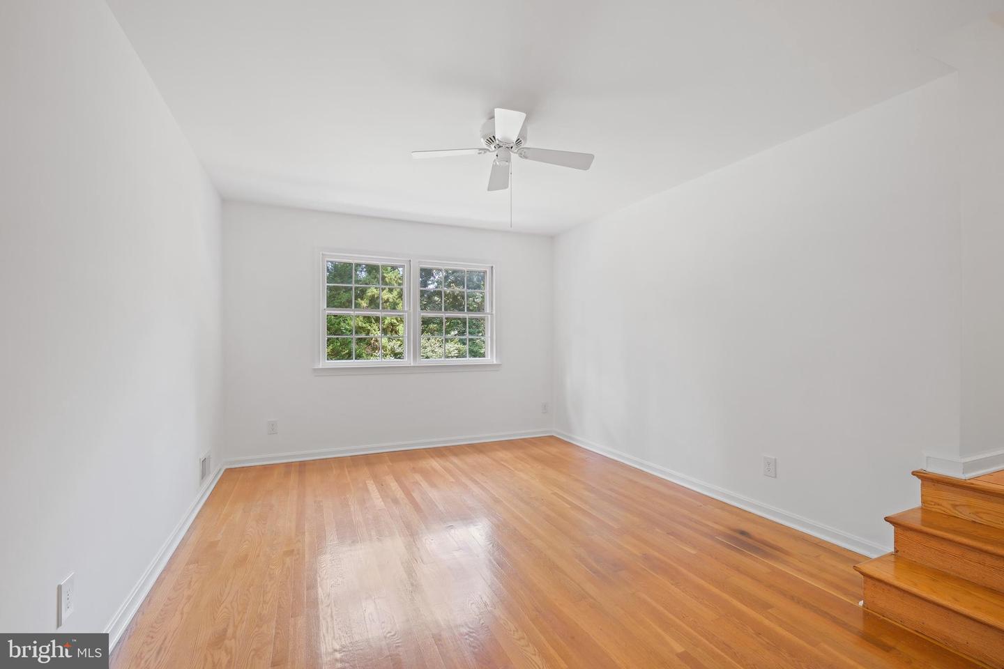 6940 Race Horse Ln