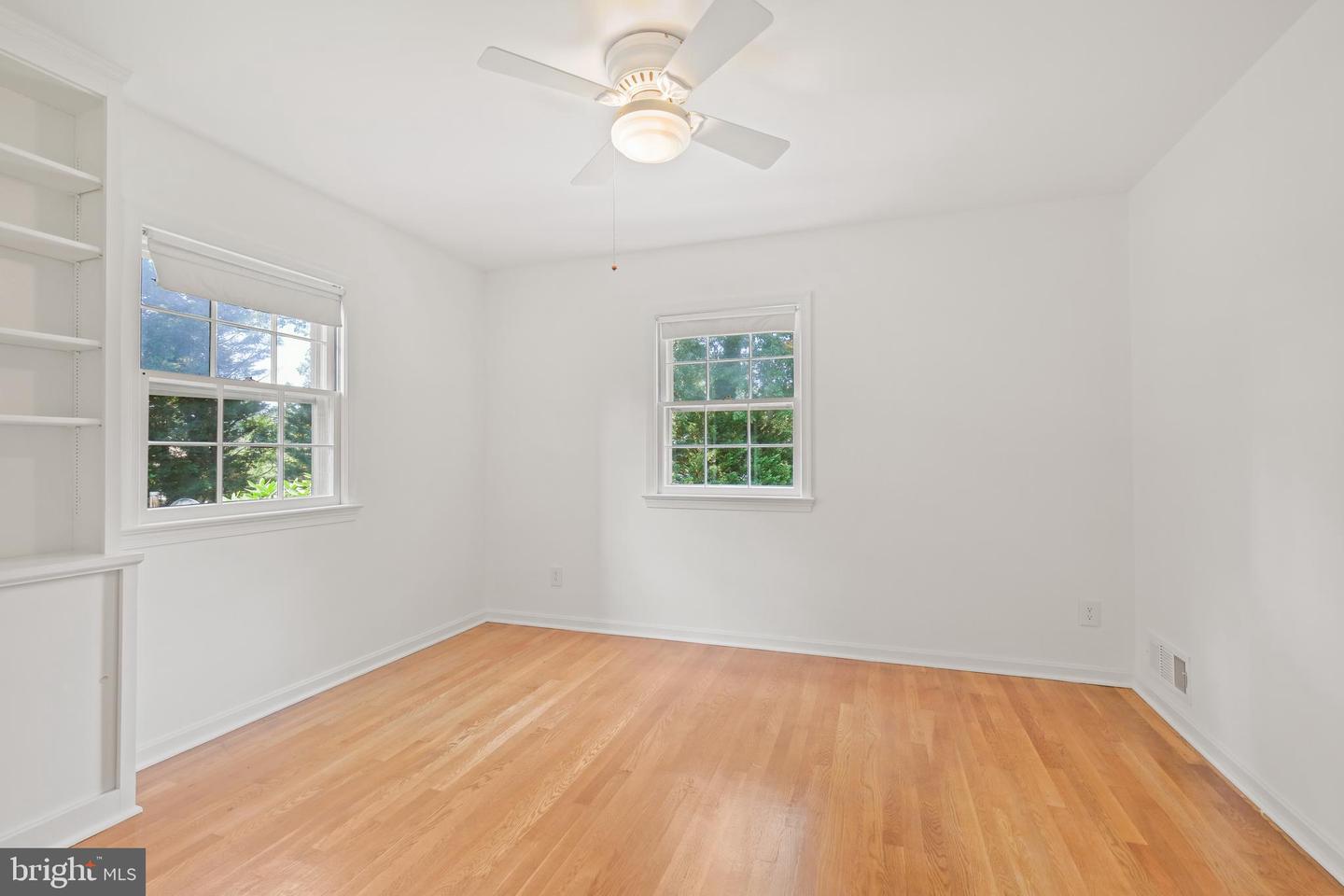 6940 Race Horse Ln