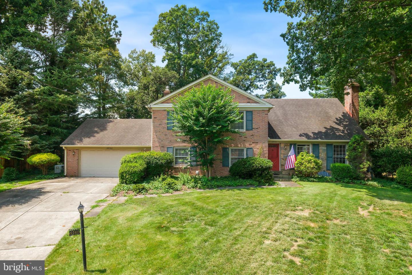 6940 Race Horse Ln