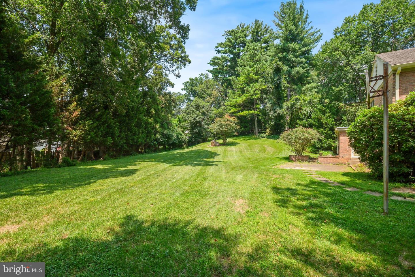 6940 Race Horse Ln