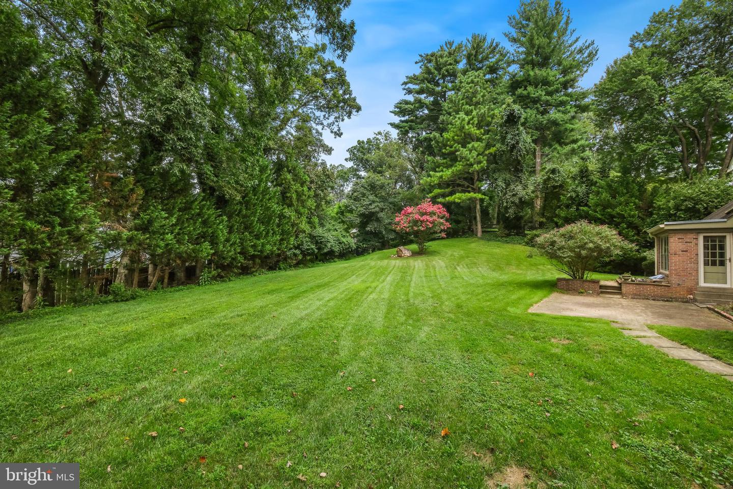 6940 Race Horse Ln