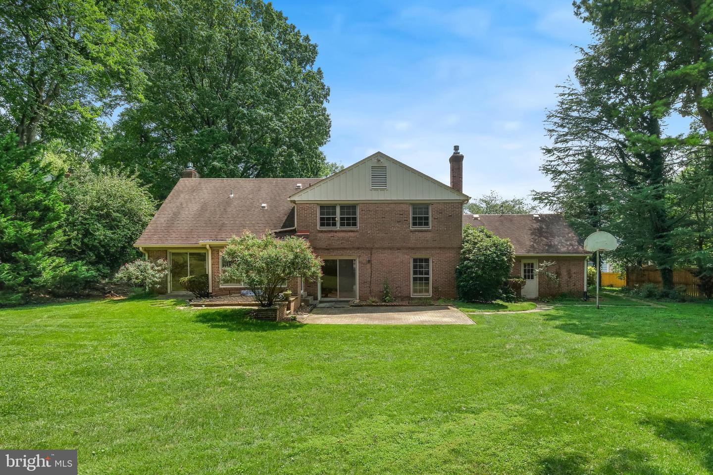 6940 Race Horse Ln