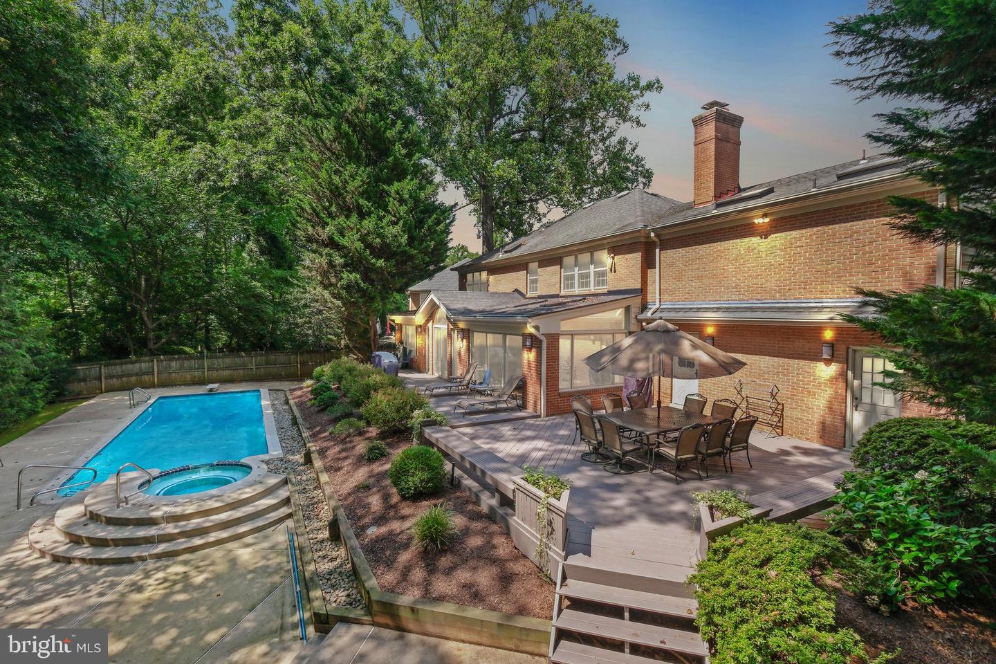 11008 Earlsgate Ln