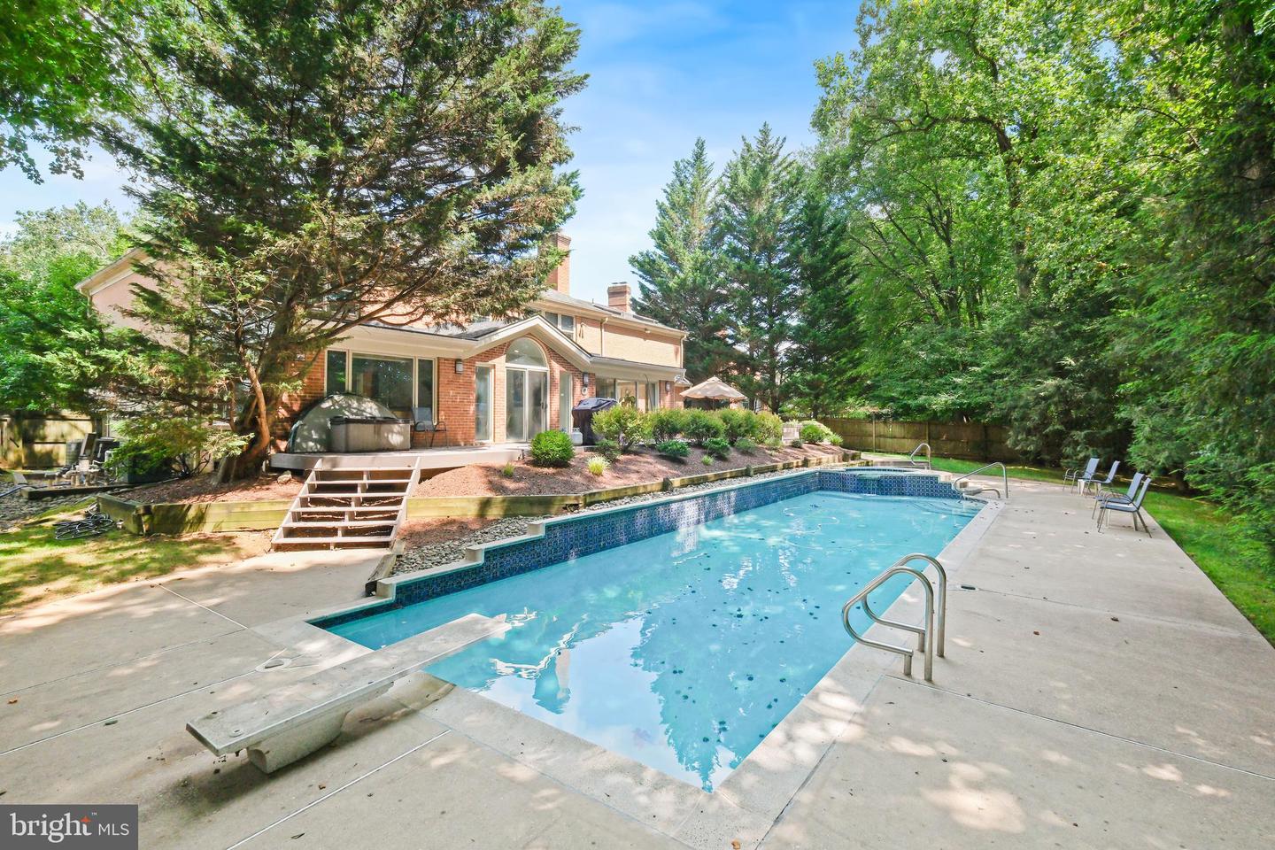 11008 Earlsgate Ln