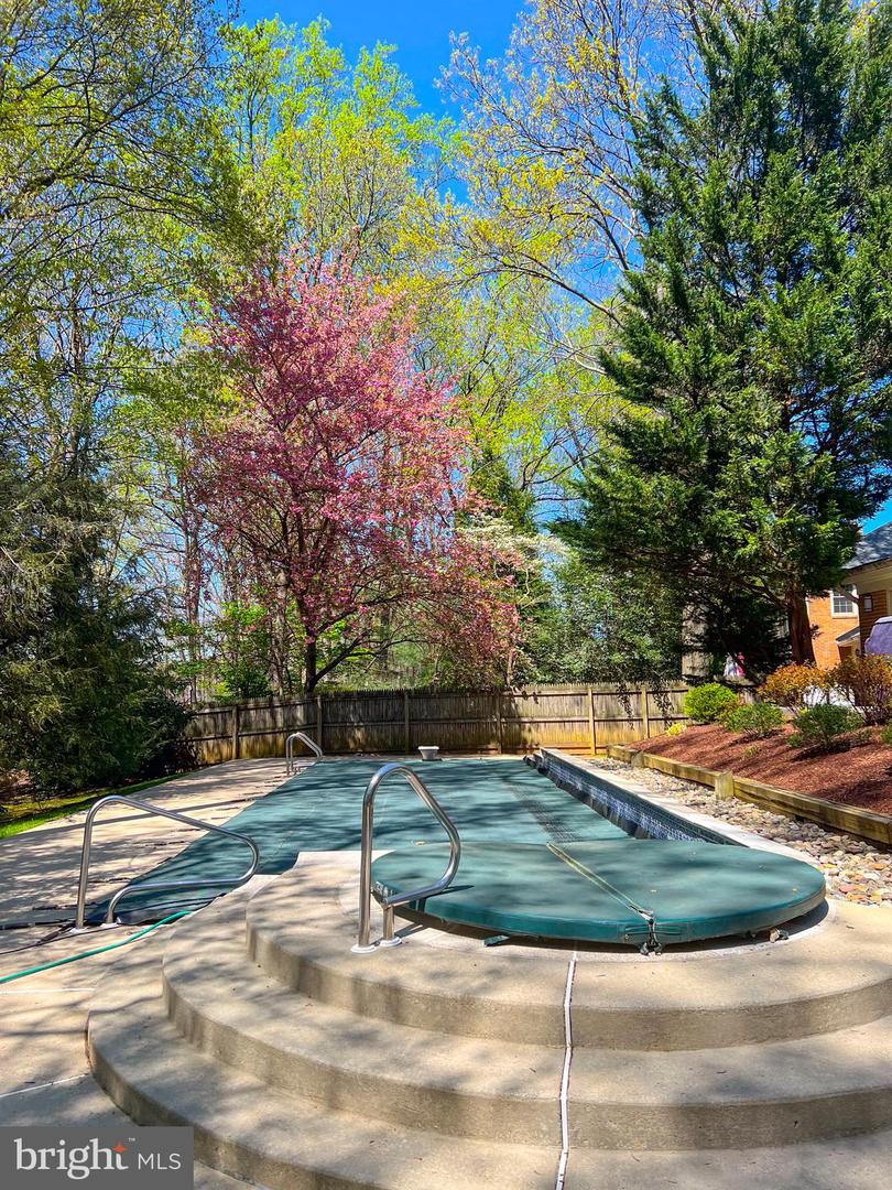 11008 Earlsgate Ln