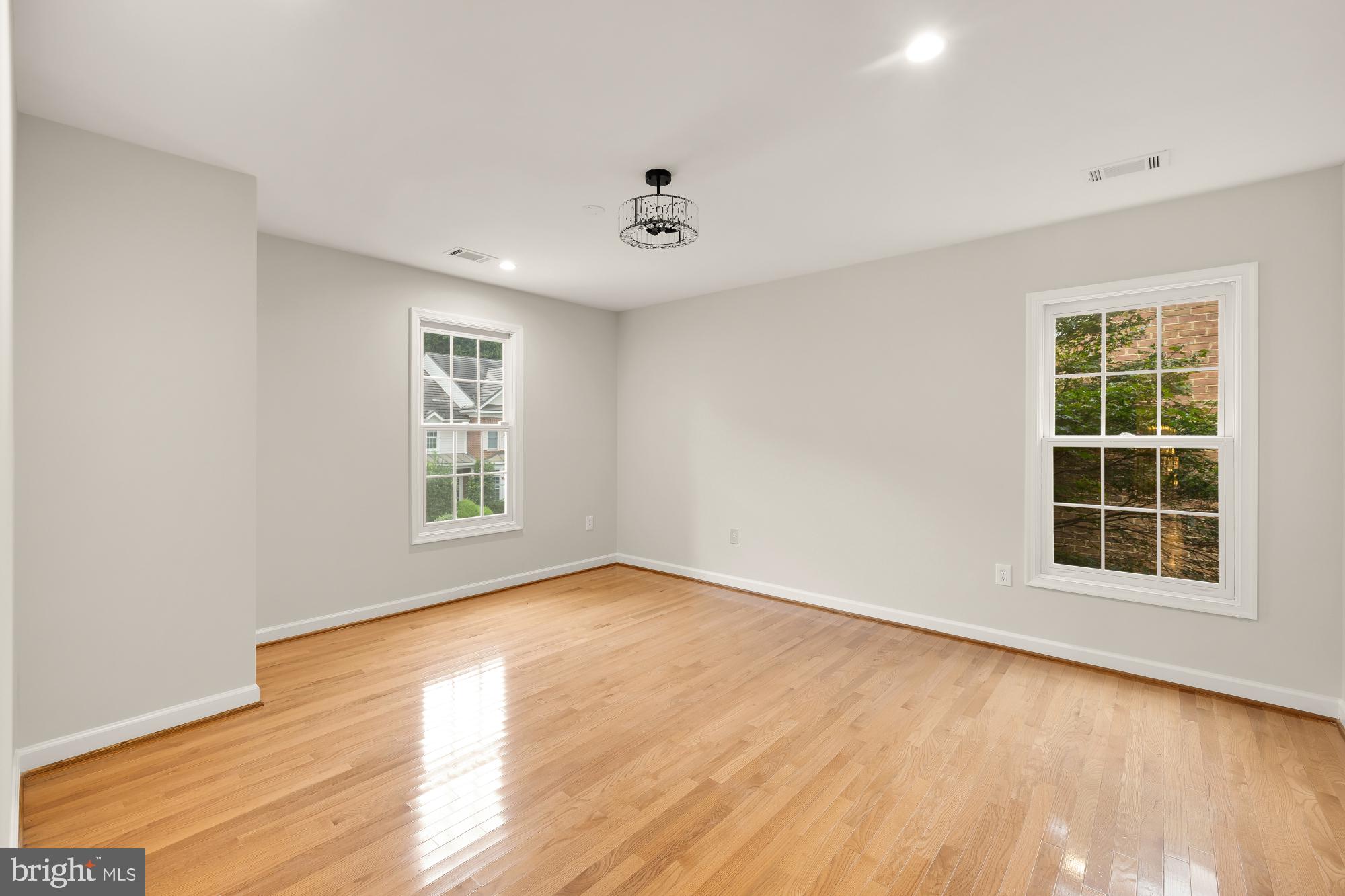 7813 Stable Way