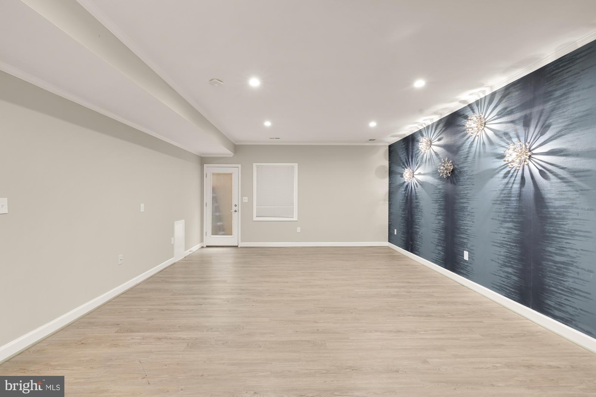 7813 Stable Way