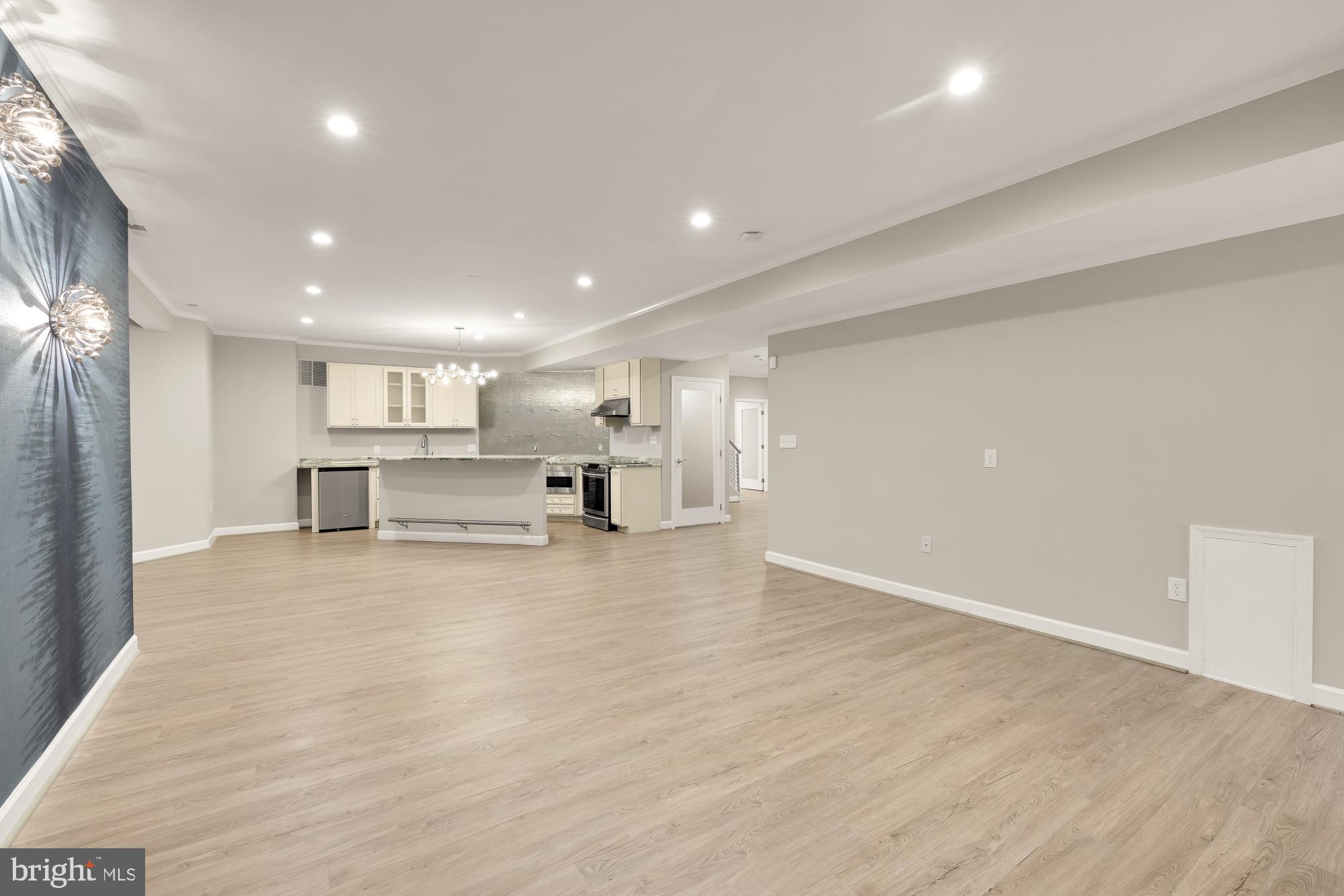 7813 Stable Way