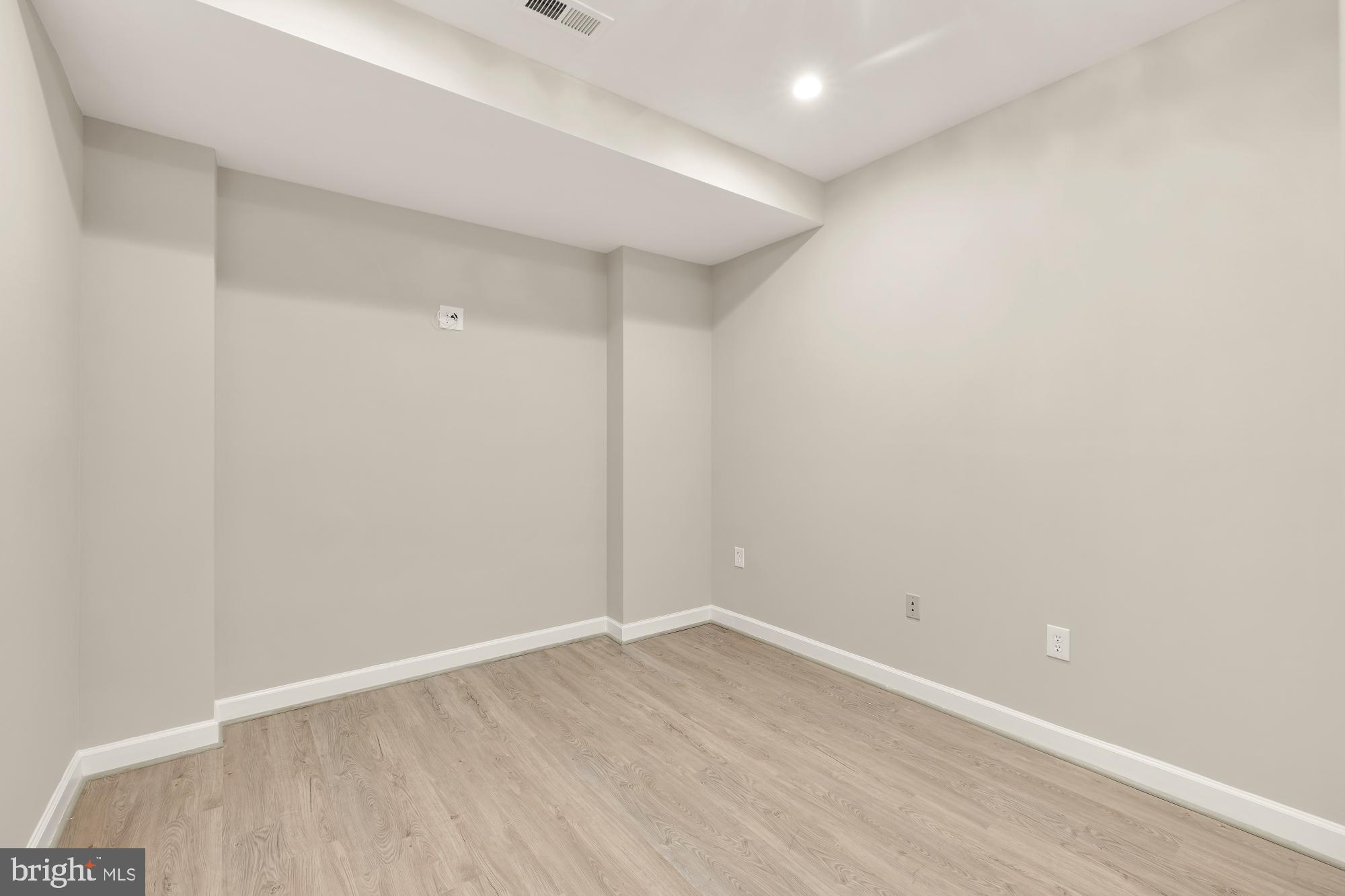 7813 Stable Way