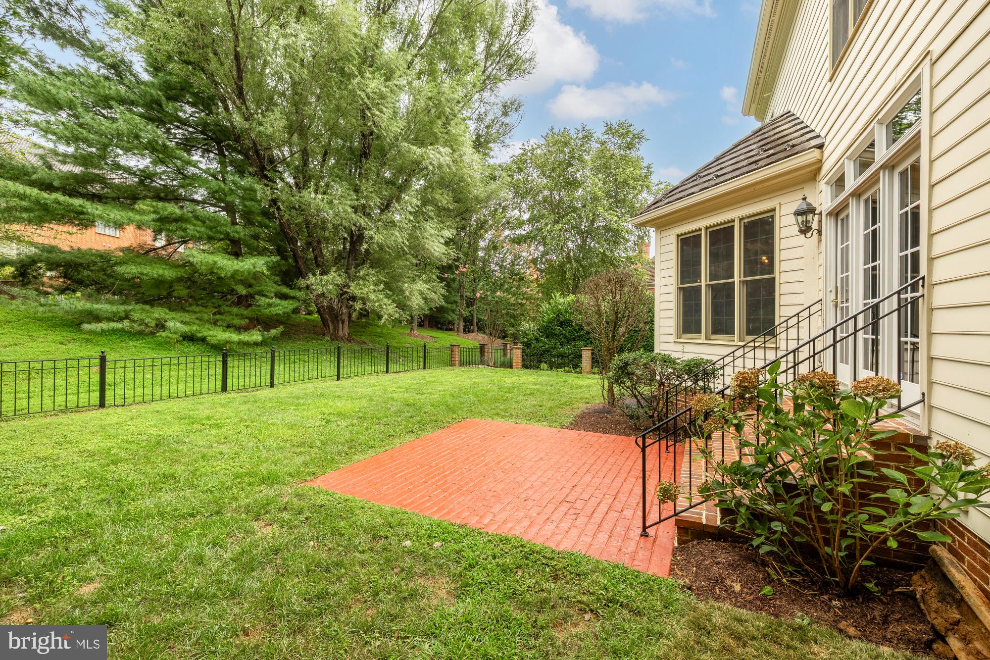 7813 Stable Way