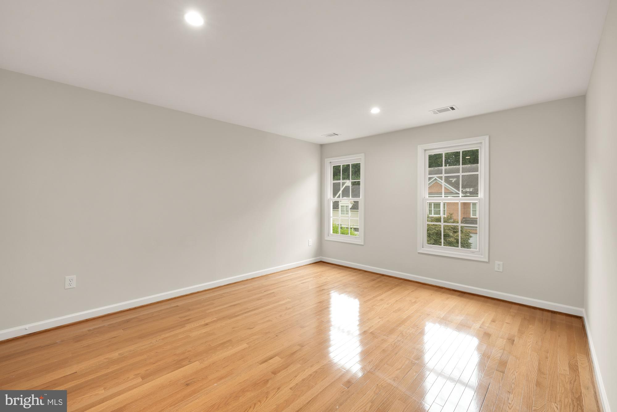 7813 Stable Way