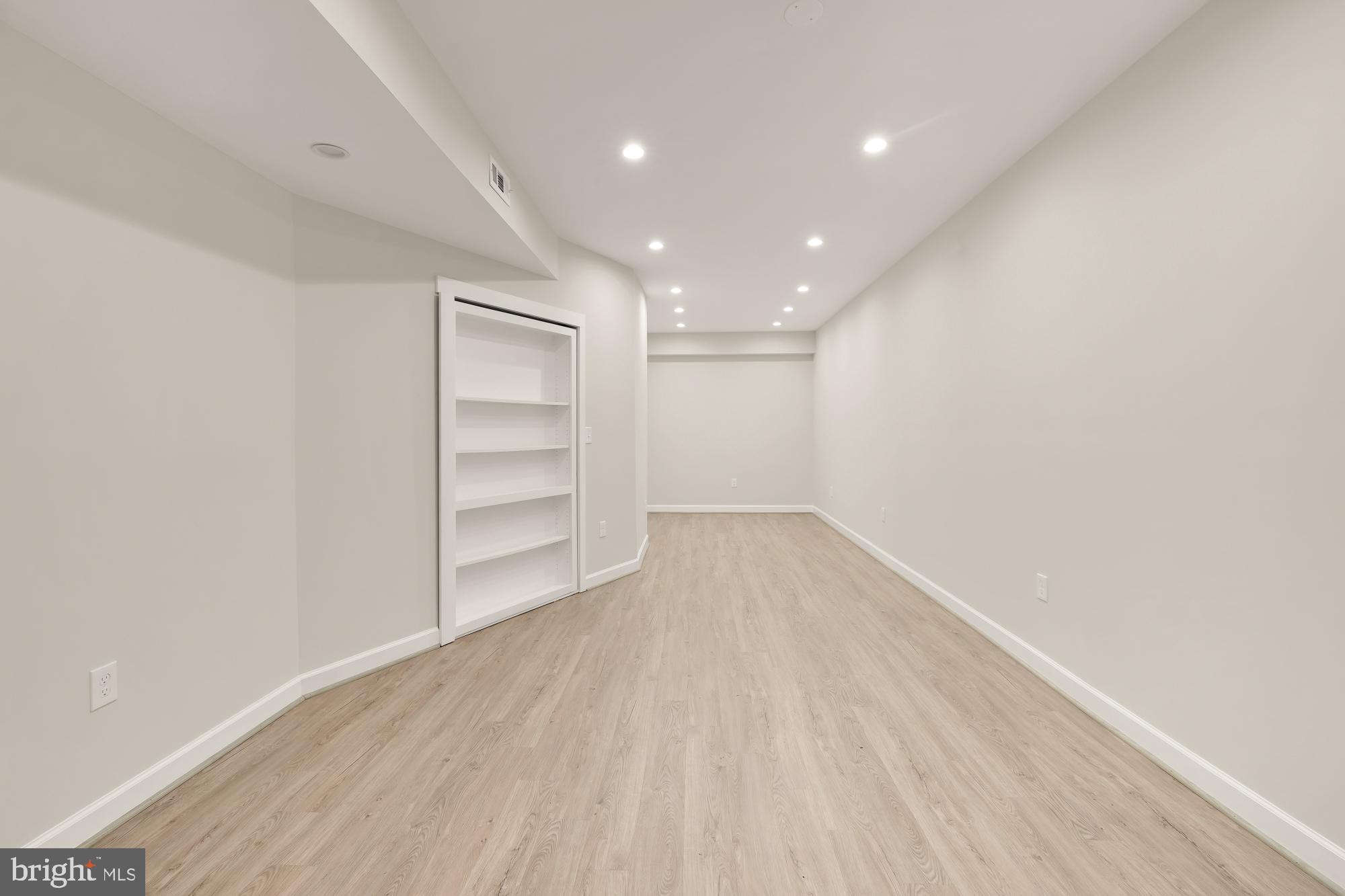 7813 Stable Way